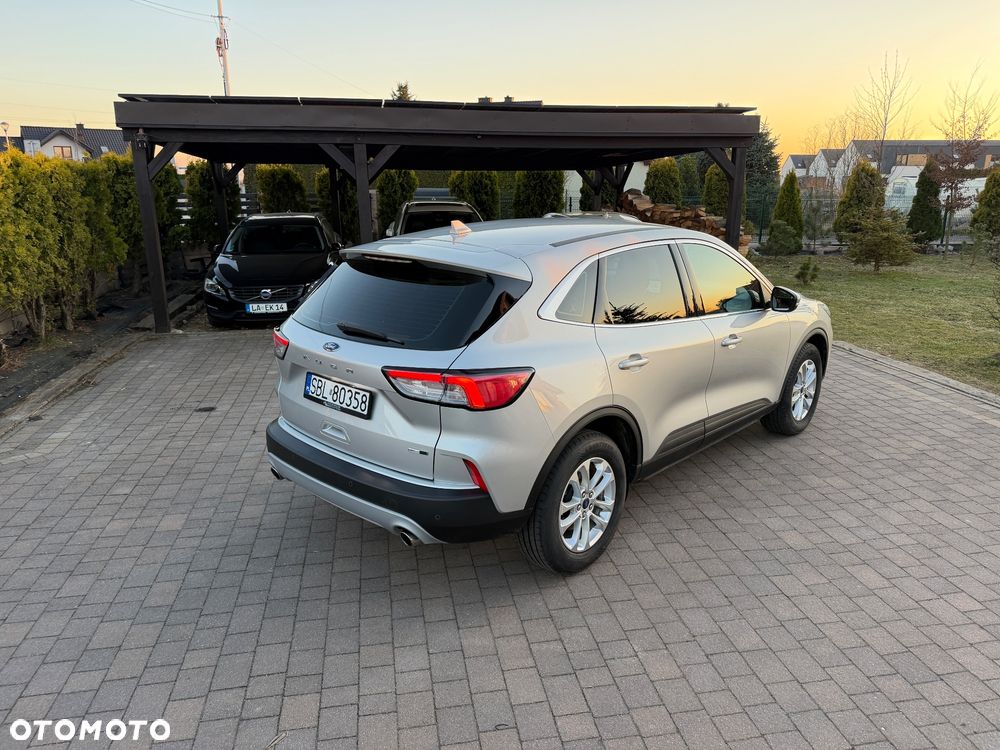 Ford Kuga 2.0 TDCi FWD Titanium - 25