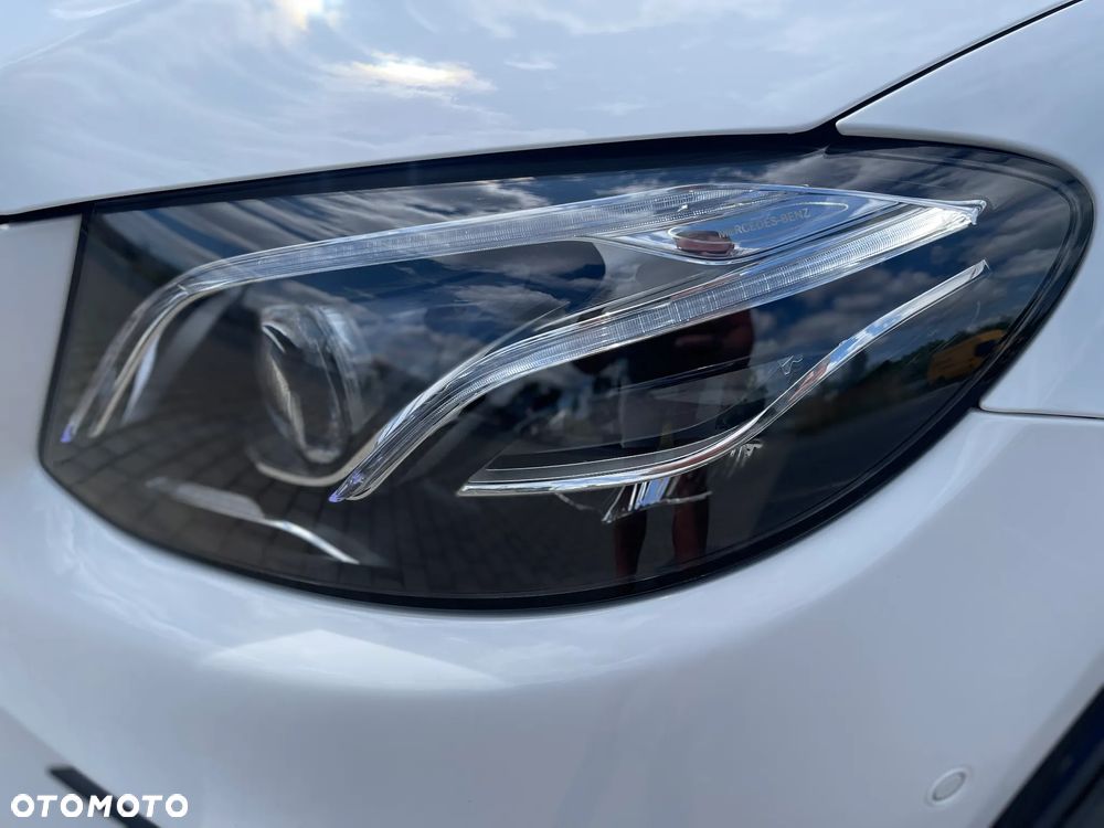 Mercedes-Benz Klasa E 300 Coupe 9G-TRONIC - 17