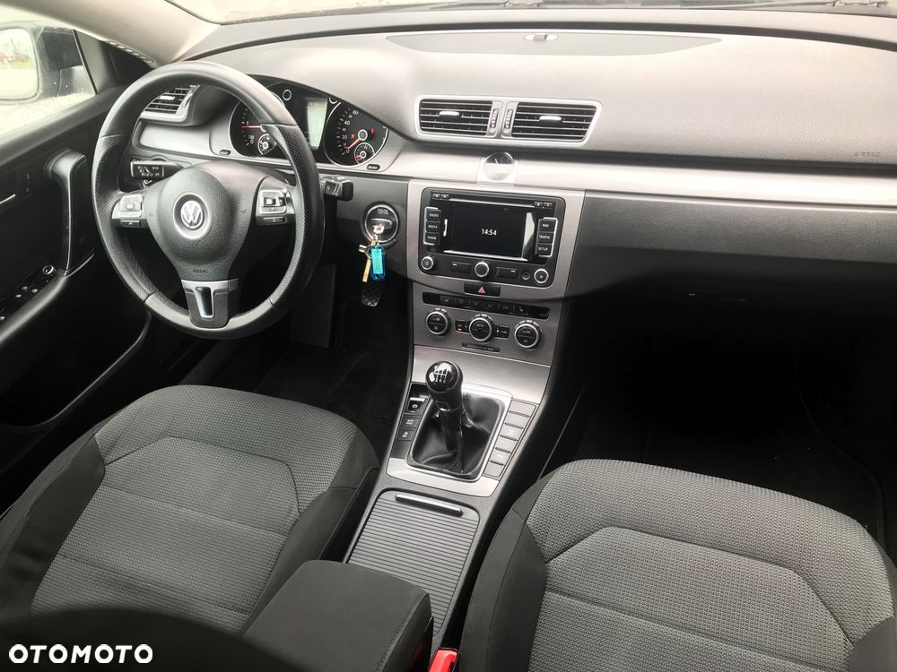 Volkswagen Passat - 17