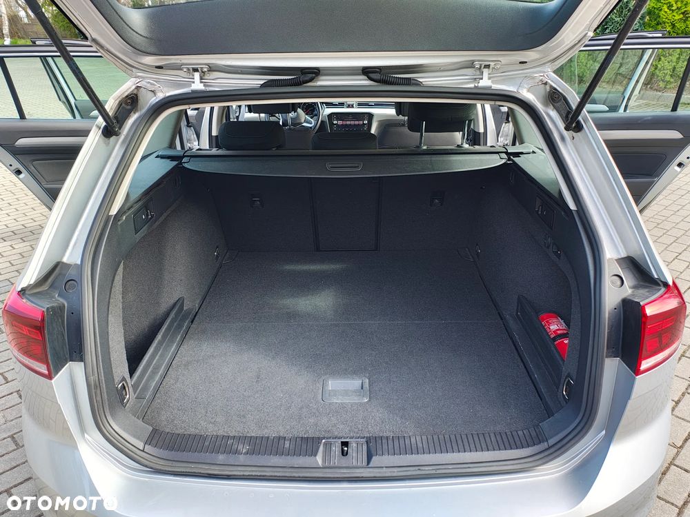 Volkswagen Passat 2.0 TDI Business DSG - 24