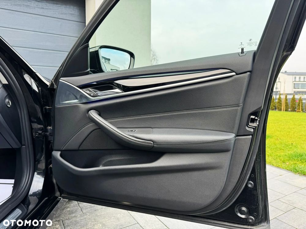 BMW Seria 5 520d M Sport Edition - 27