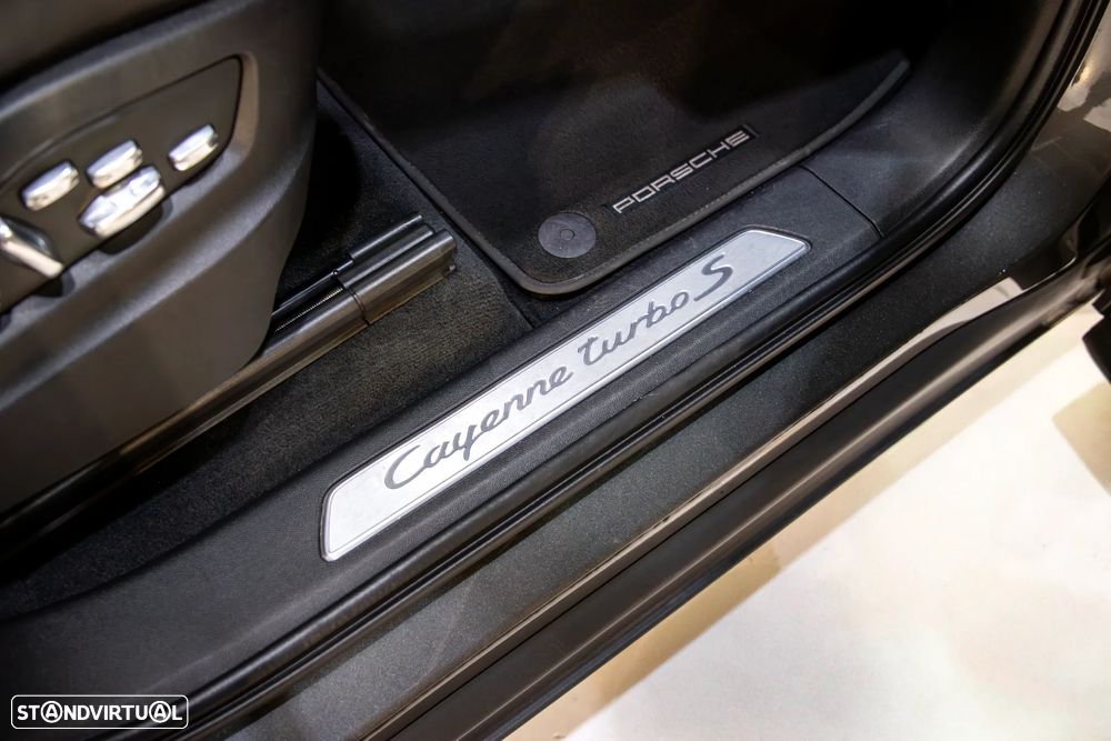 Porsche Cayenne Coupé Turbo S E-Hybrid - 11
