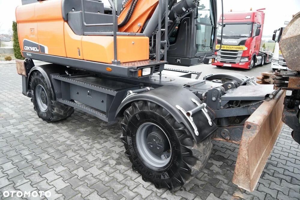 Doosan DX 140W / KOPARKA KOŁOWA / ROTOTIL / JOYSTICK / POWERTILT OBROTNICA / 2019 ROK / - 17