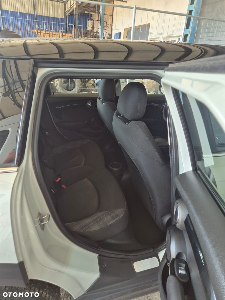 MINI Cooper Essential Trim - 11