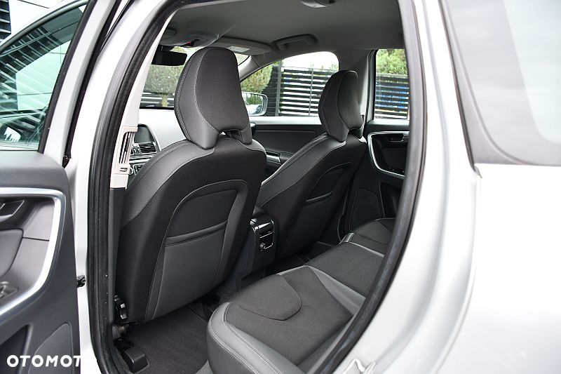 Volvo XC 60 D4 Geartronic Momentum - 19