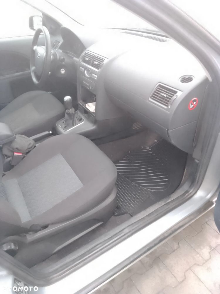 Ford Mondeo 1.8 Ambiente - 10