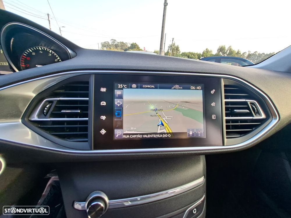 Peugeot 308 1.2 PureTech Allure EAT8 - 26