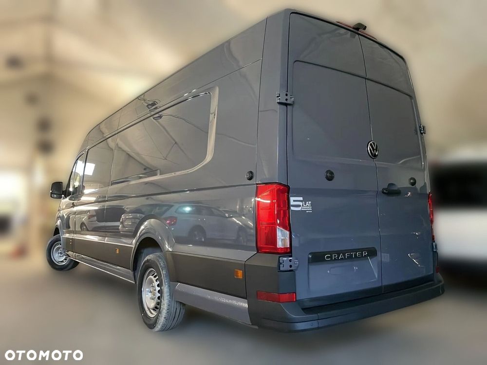 Volkswagen Crafter 35 Furgon z wysokim dachem 2,0 l 177 KM automat r. o.: 4490 mm - 5