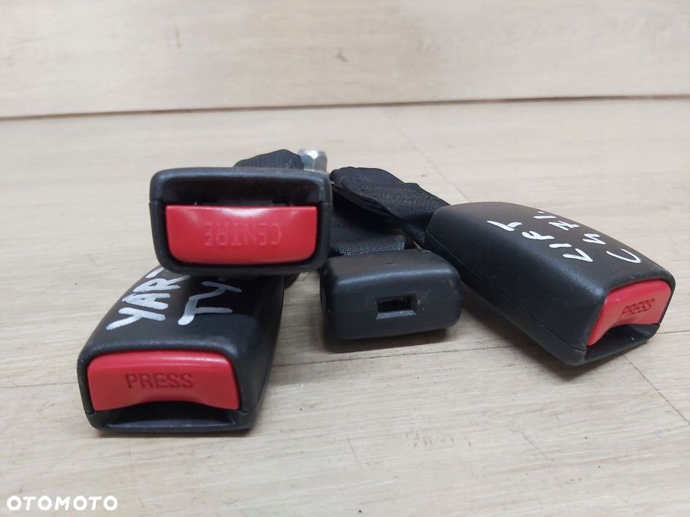 Toyota Yaris I LIFT 03 - 05r zapinka pasa tył trzeciego pas centralny - 2