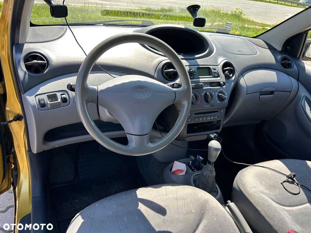 Toyota Yaris - 10