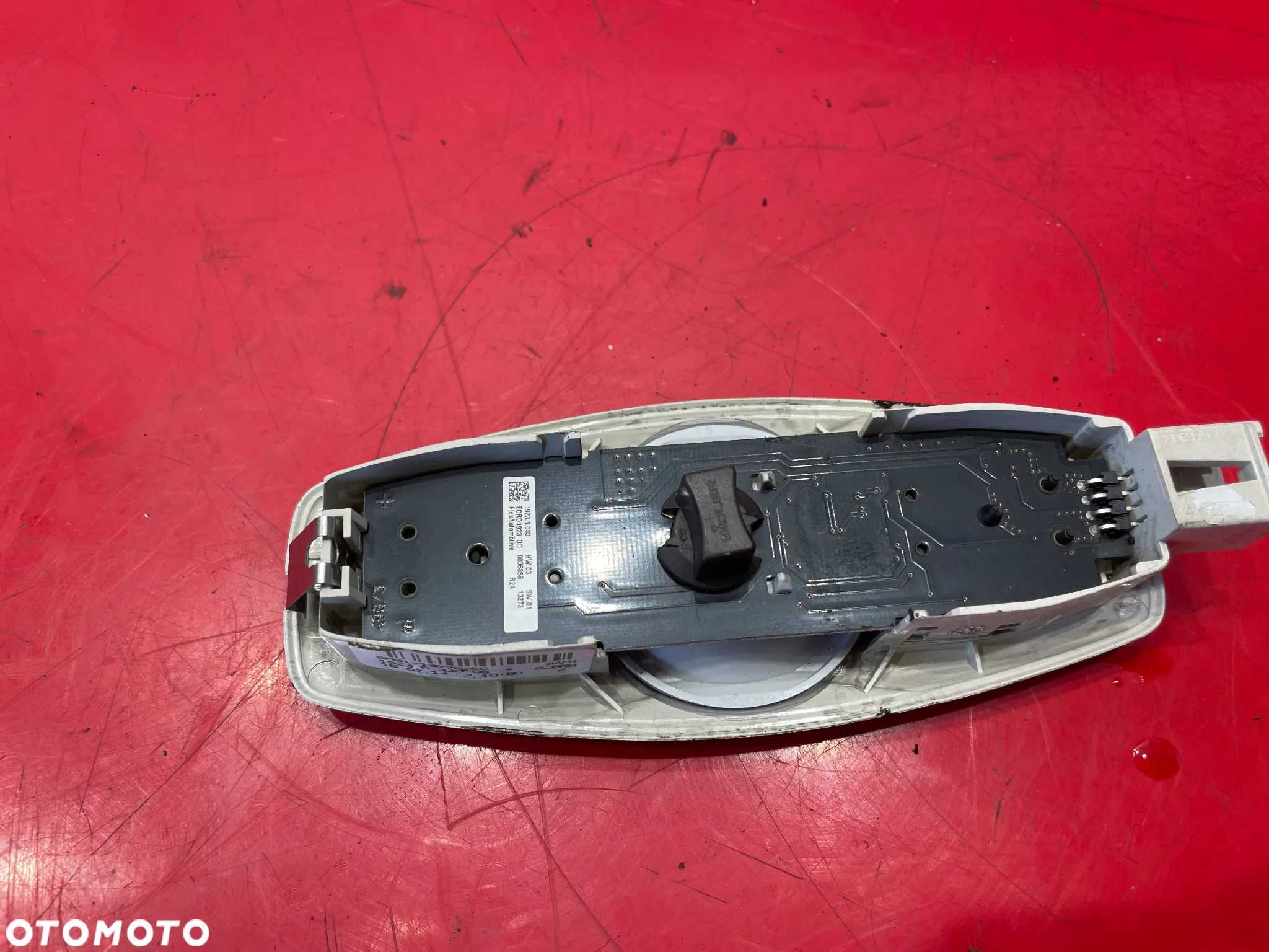 LAMPKA OŚWIET. KABINY FORD BM5113776FA - 2