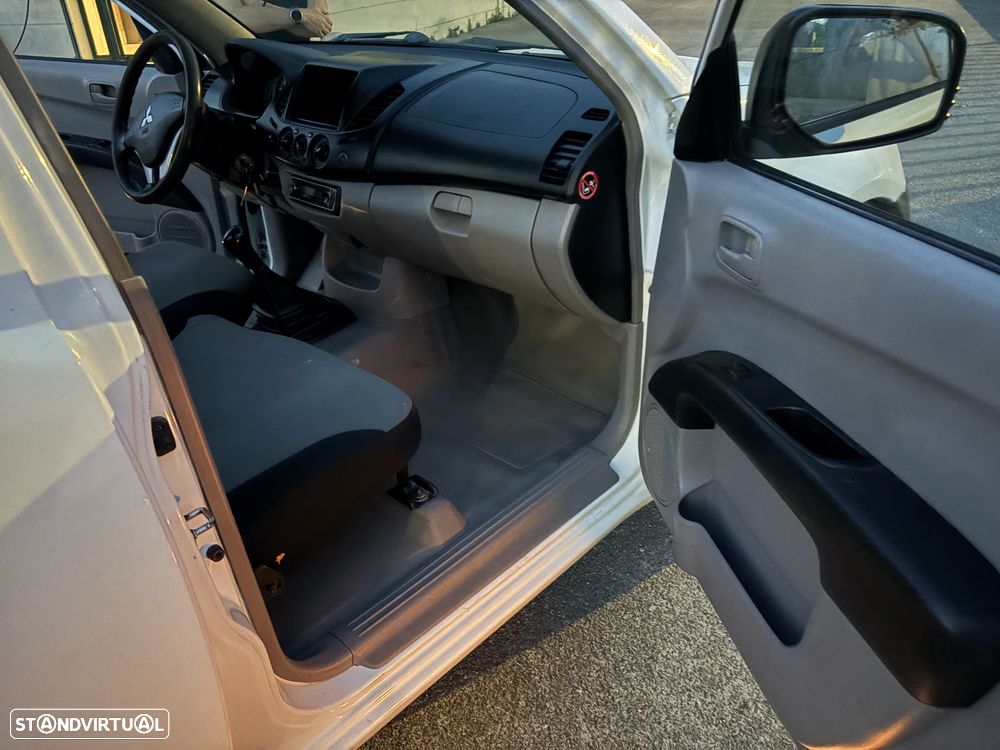Mitsubishi L200 2.5 DI-D CS Inform AC CC Low Rider 2WD - 4