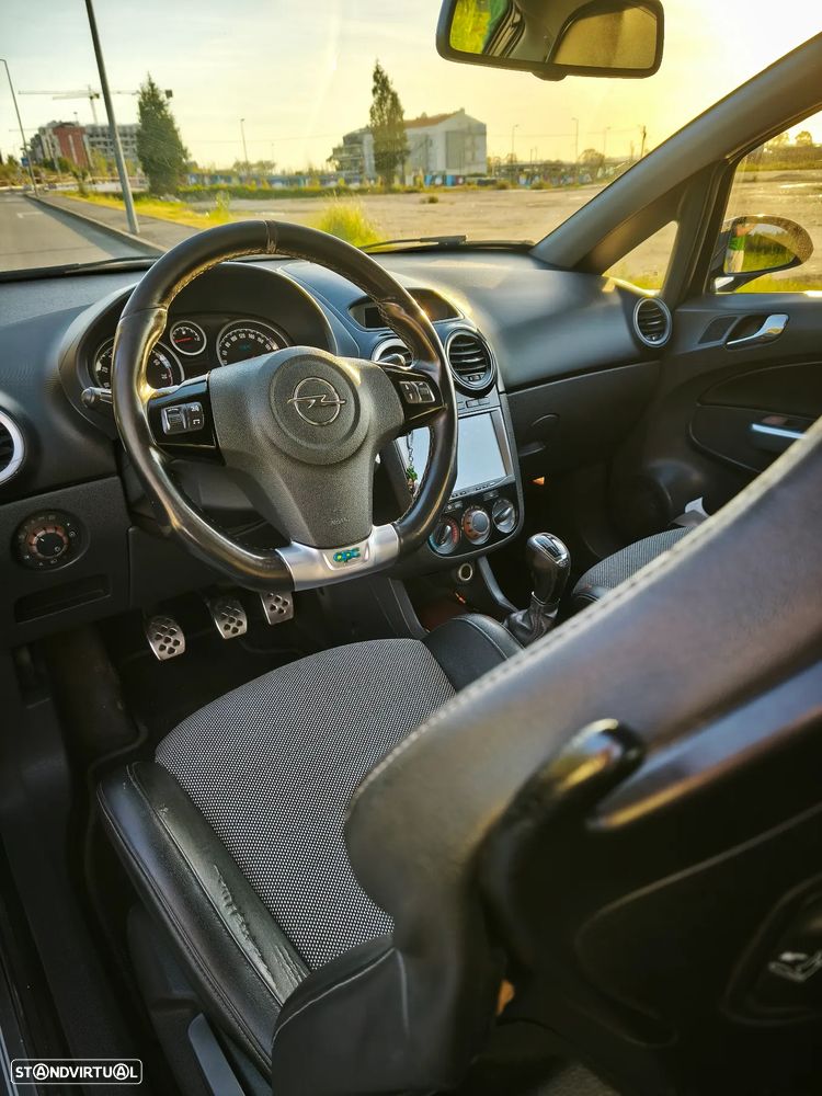 Opel Corsa 1.6 Turbo OPC - 10