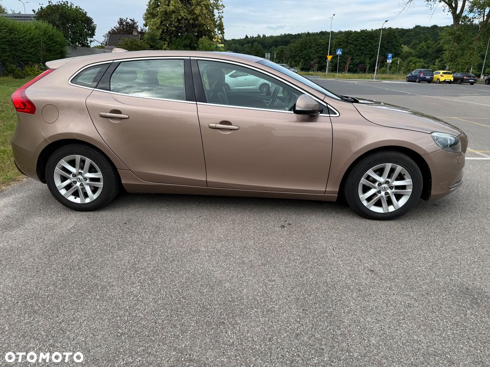 Volvo V40 D2 Momentum - 4