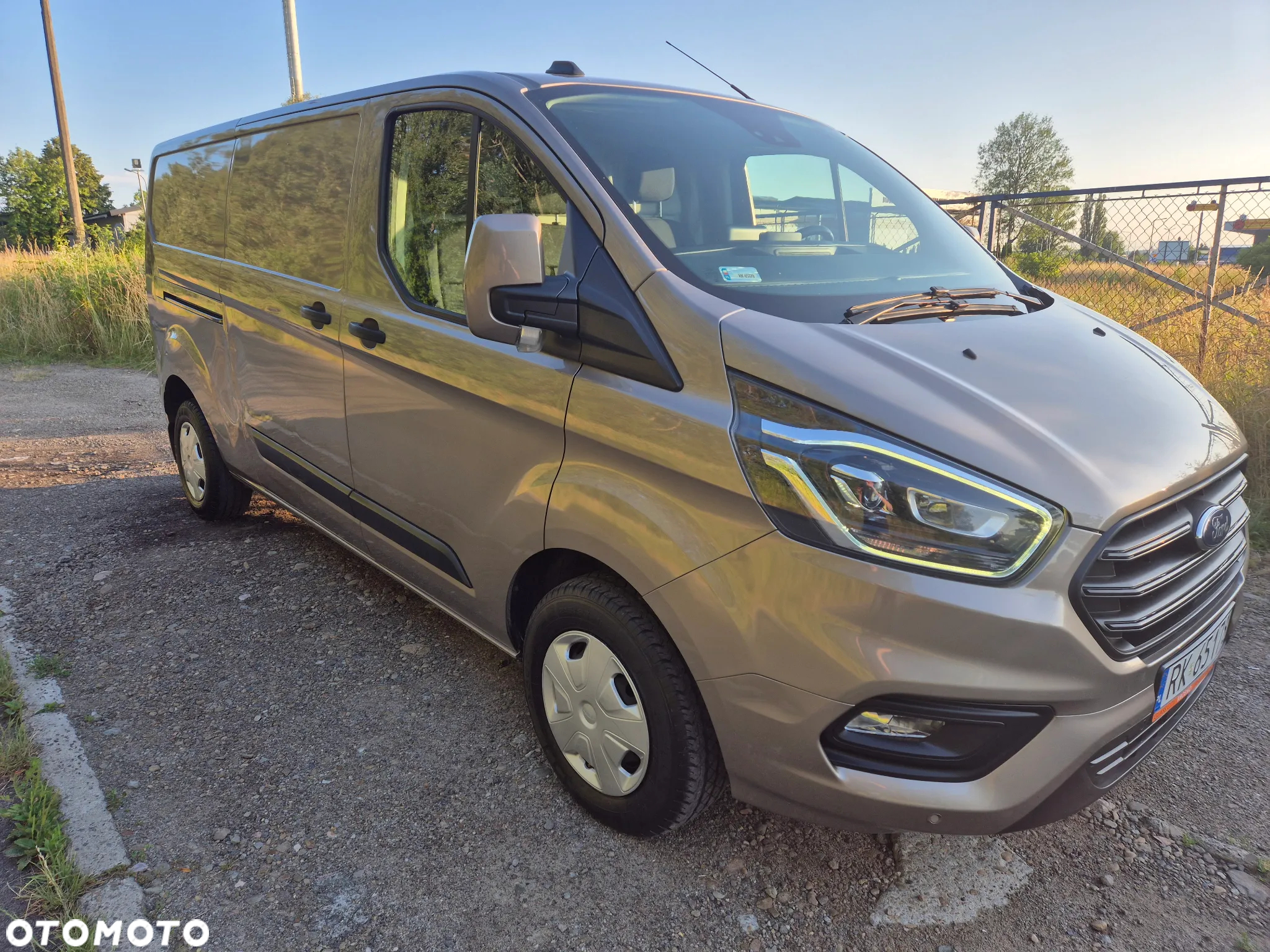Ford CUSTOM - 5