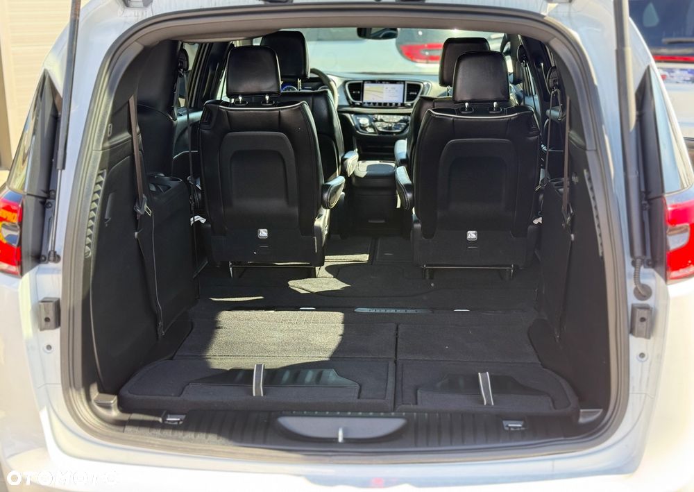 Chrysler Pacifica - 16
