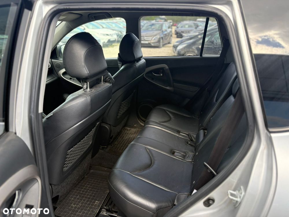 Toyota RAV4 2.2 D-4D 4x2 - 17