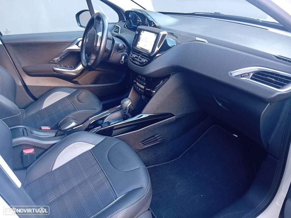 Peugeot 2008 1.2 PureTech Allure EAT6 - 9