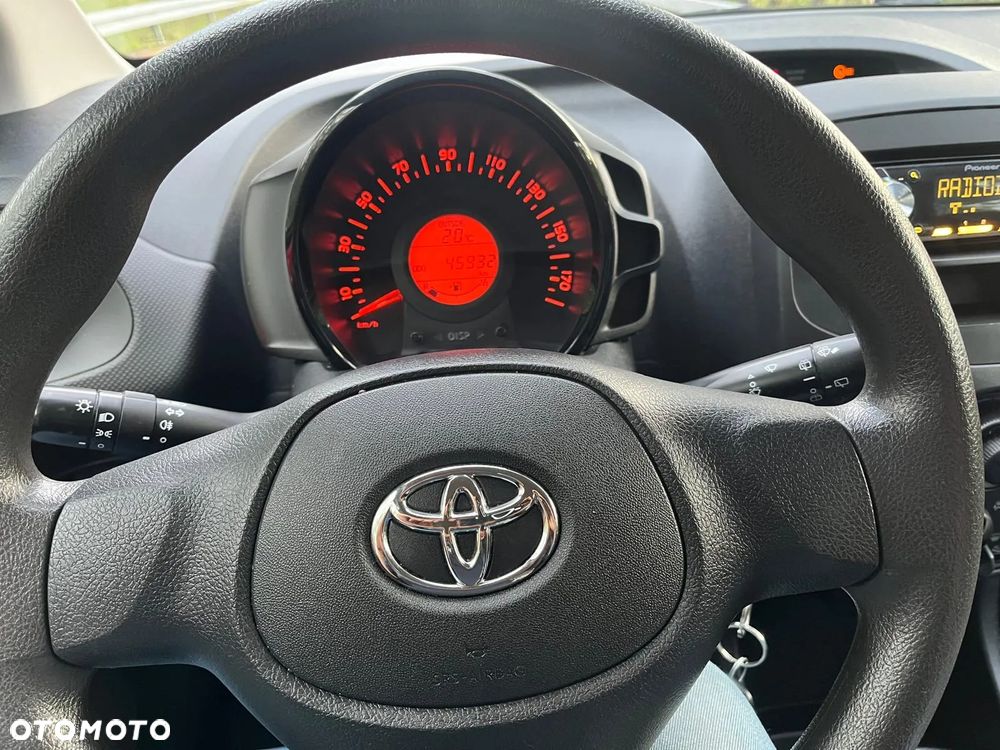 Toyota Aygo x-play - 13