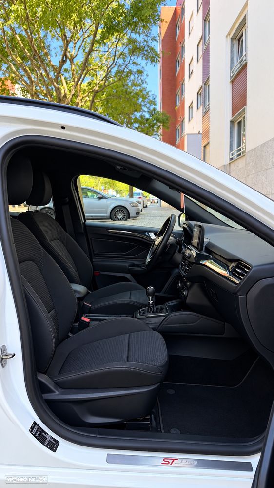 Ford Focus 1.0 EcoBoost Hybrid ST-LINE STYLE - 11