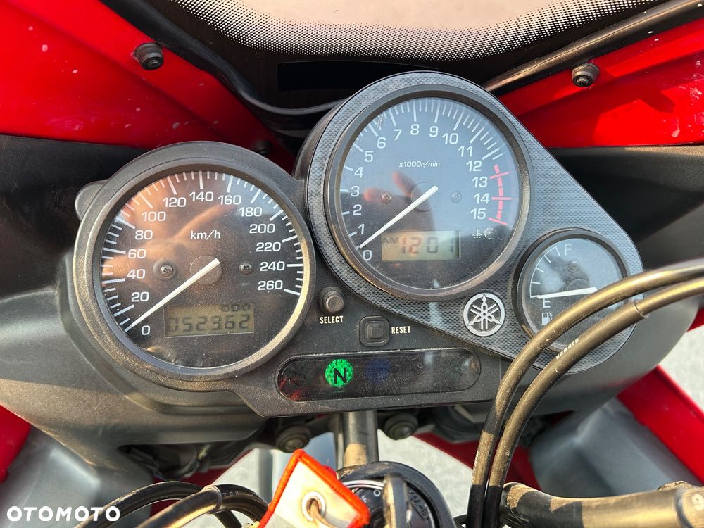 Yamaha FZS - 6