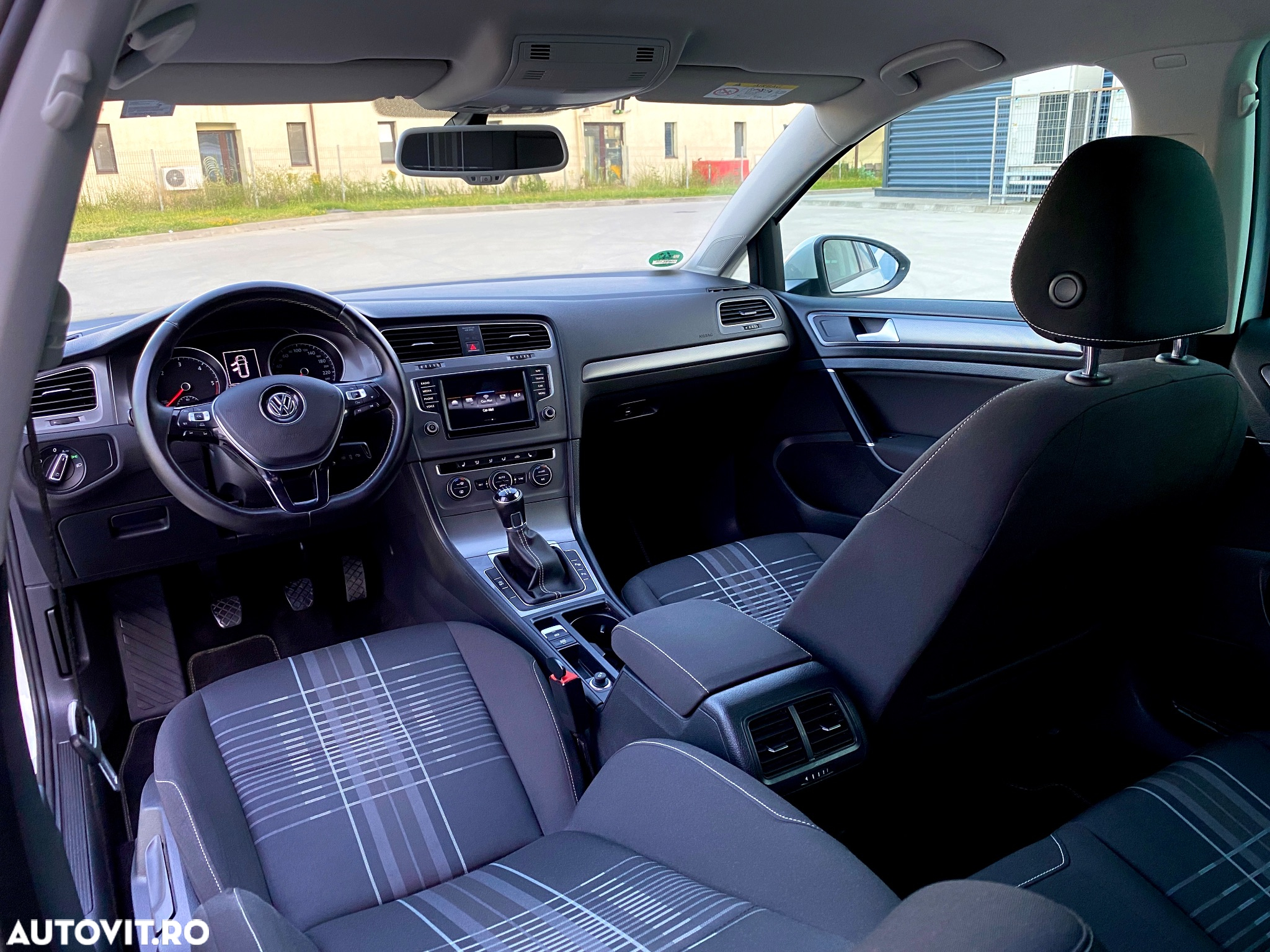 Volkswagen Golf 1.6 TDI BlueMotion Technology Lounge - 8