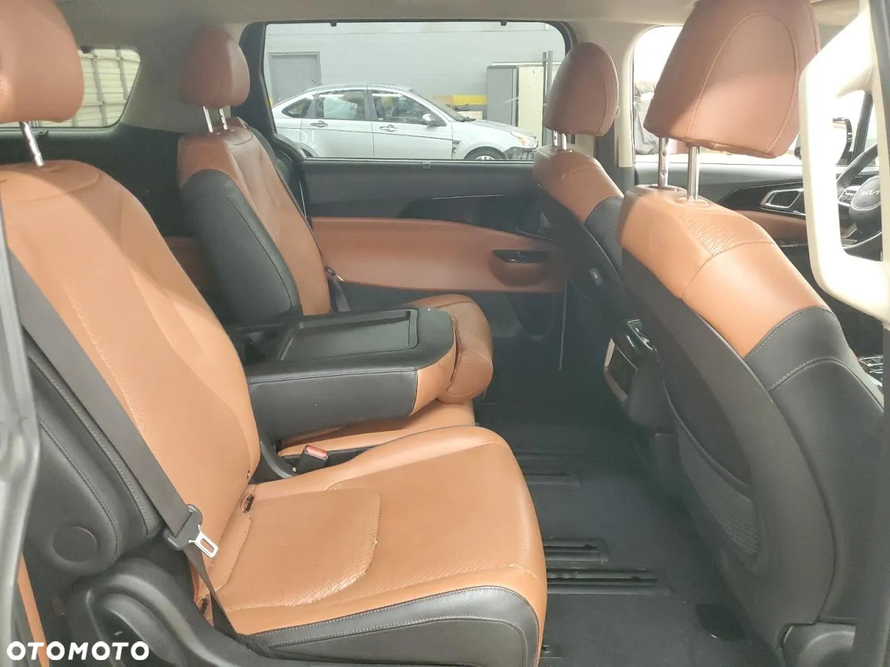 Kia Carnival - 8