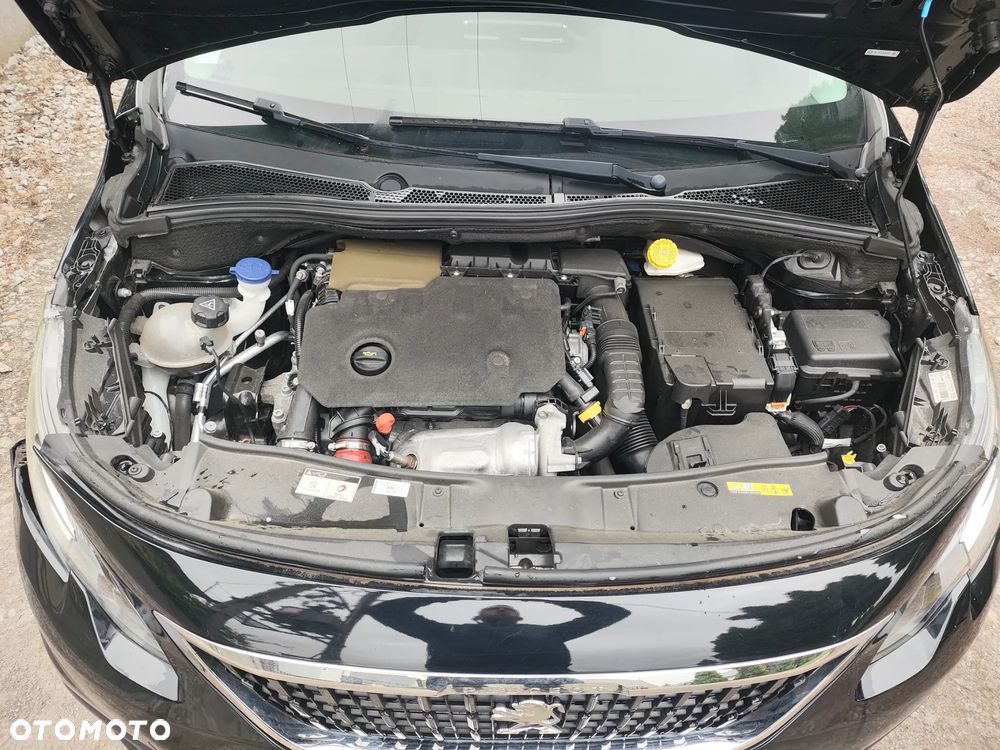 Peugeot 2008 BlueHDi 100 STOP & START Signature - 9