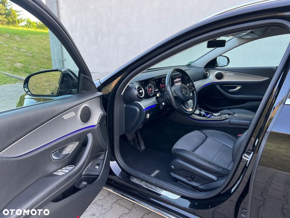 Mercedes-Benz Klasa E 220 d 4Matic 9G-TRONIC - 30