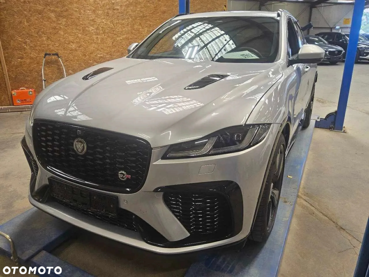 Jaguar F-Pace 5.0 V8 P550 AWD SVR - 8