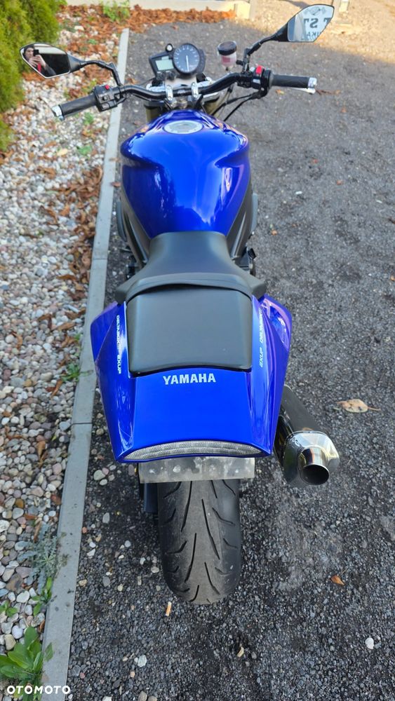 Yamaha R1 - 22