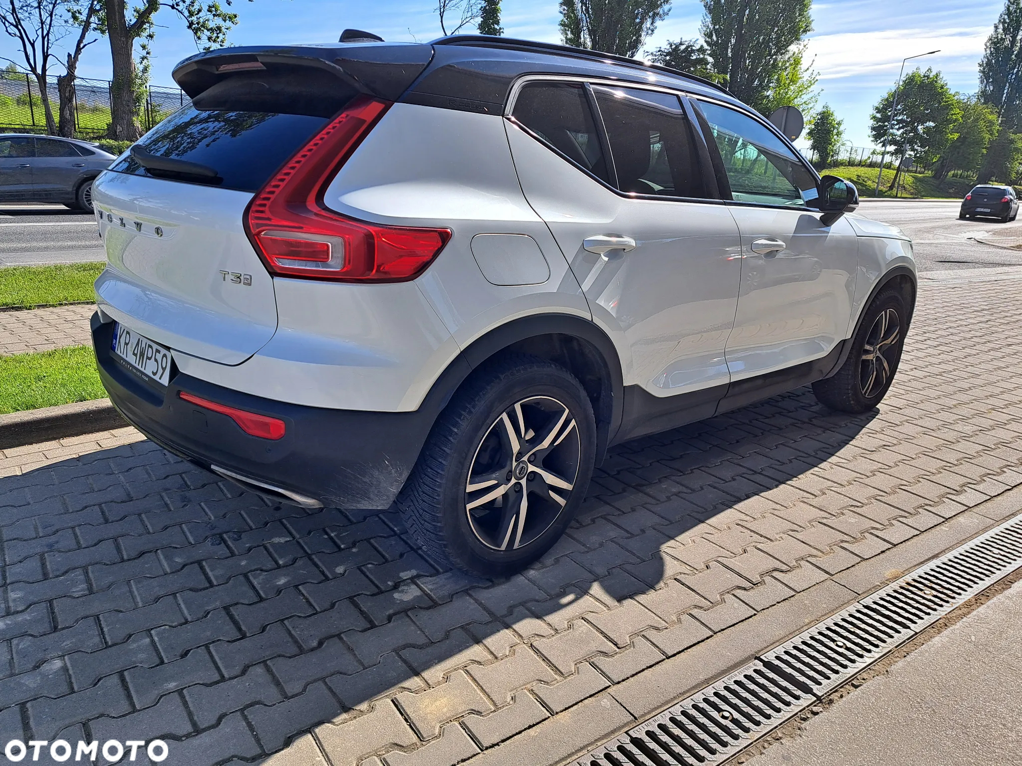 Volvo XC 40 T3 R-Design - 4