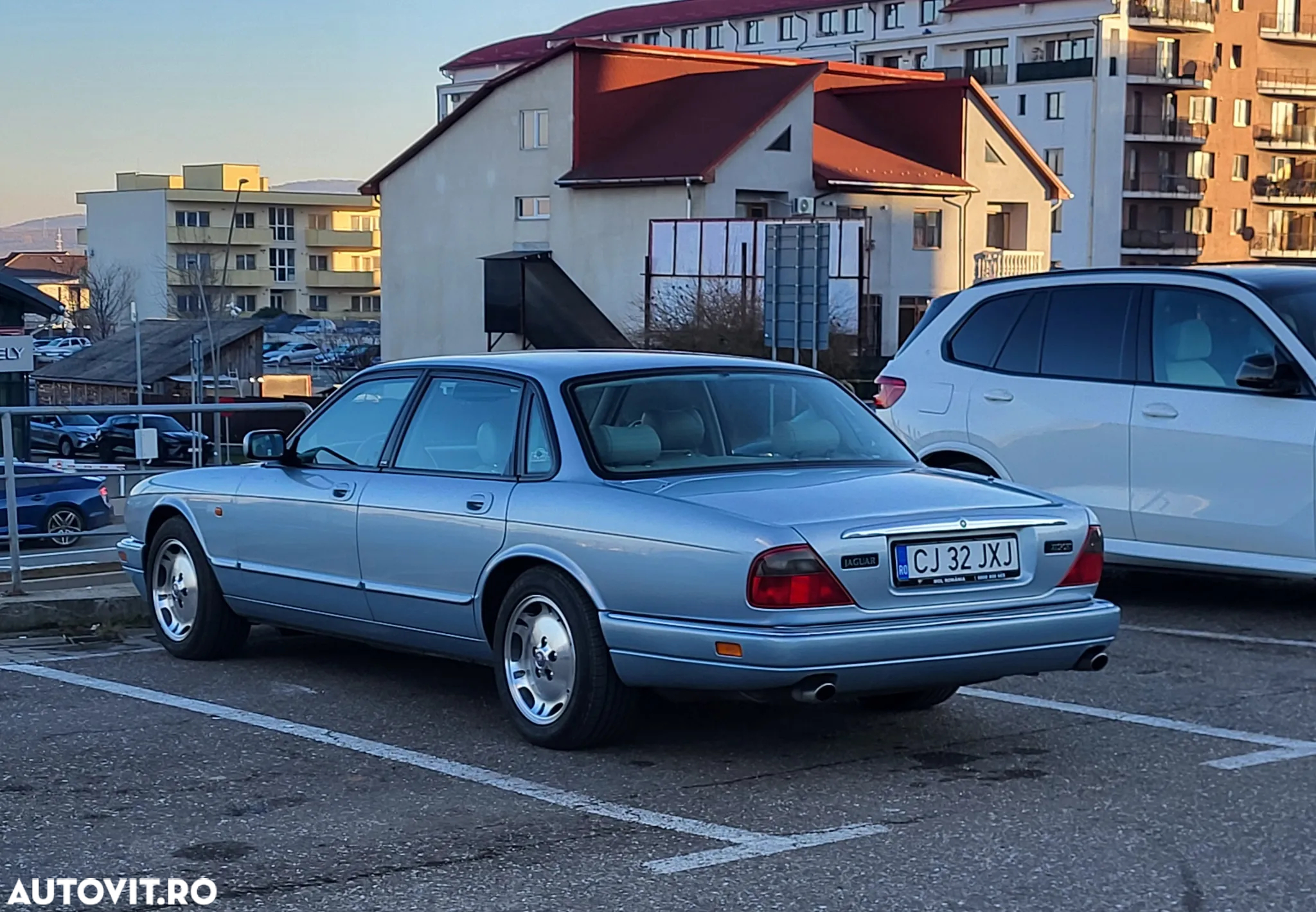Jaguar XJ - 19