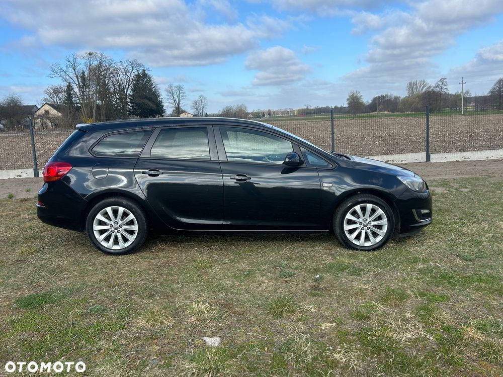 Opel Astra 1.4 Turbo 150 Jahre - 10