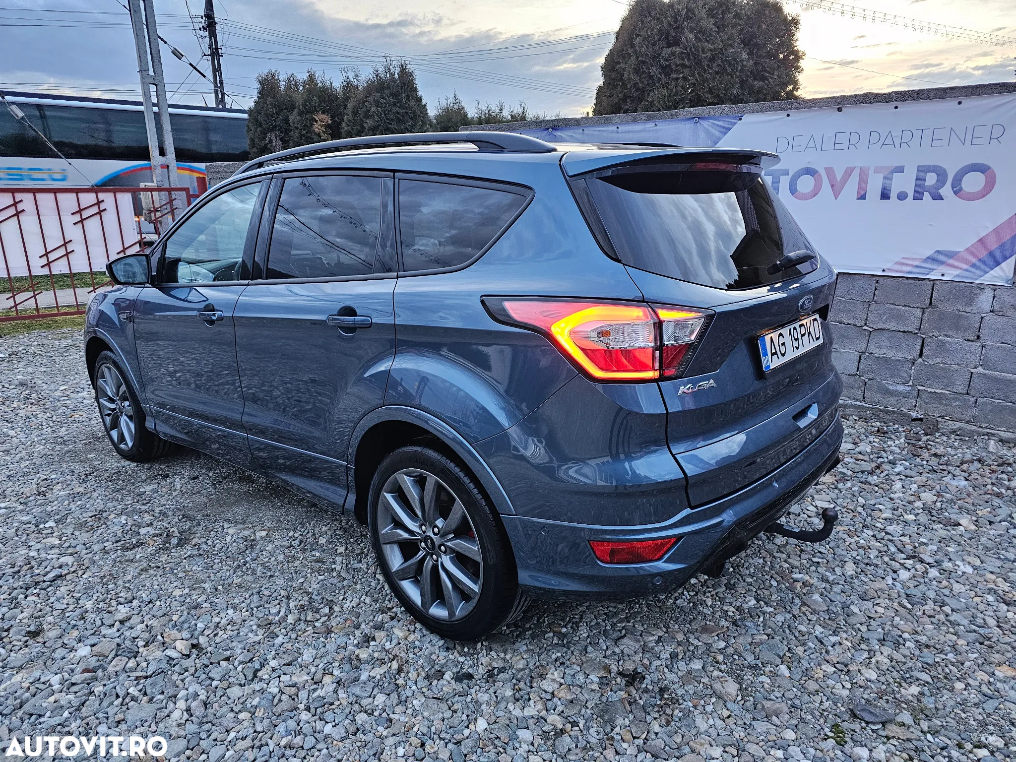 Ford Kuga - 10