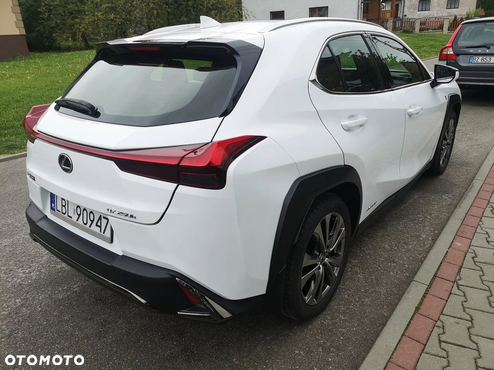 Lexus UX - 8