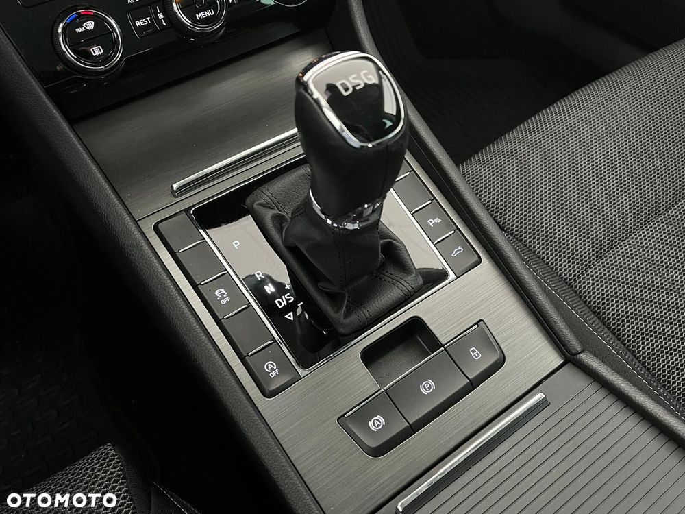 Skoda Superb 2.0 TSI DSG Style - 38