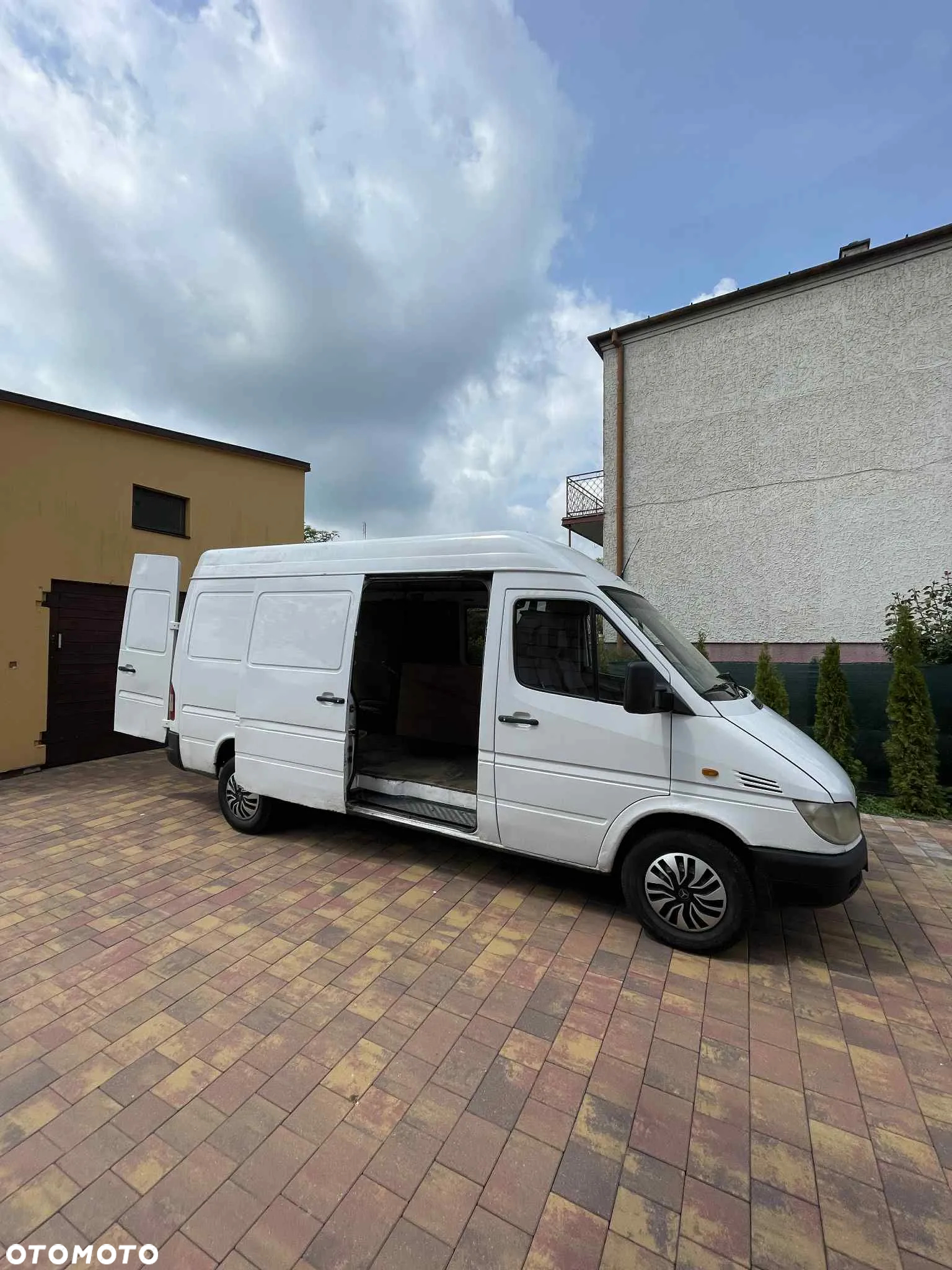 Mercedes-Benz Sprinter - 4