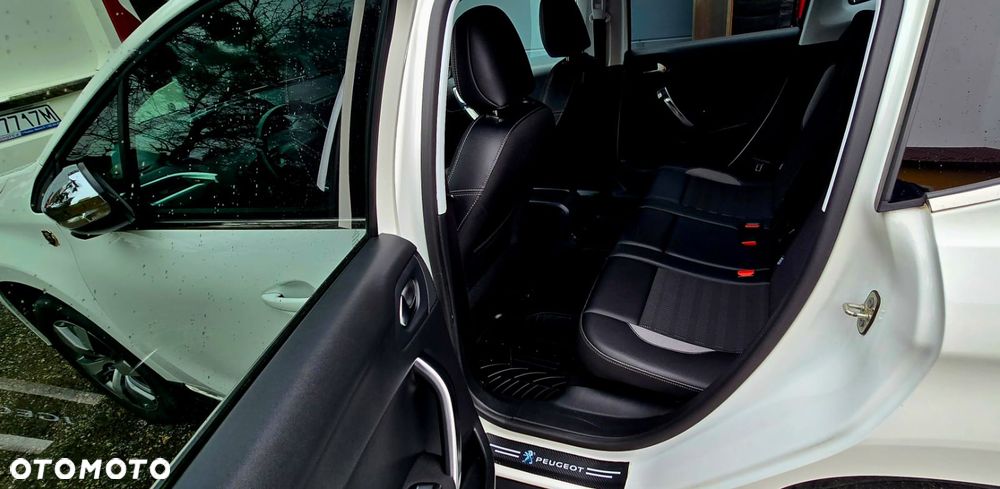 Peugeot 2008 1.6 BlueHDi Allure - 31