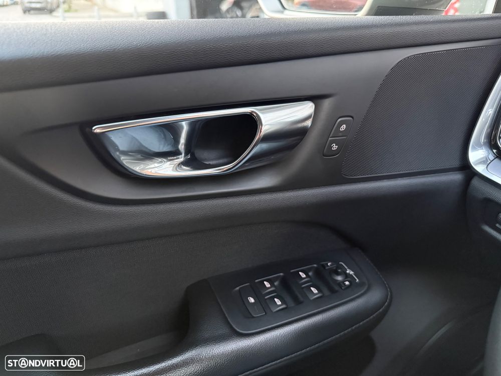 Volvo V60 2.0 D3 Momentum - 24