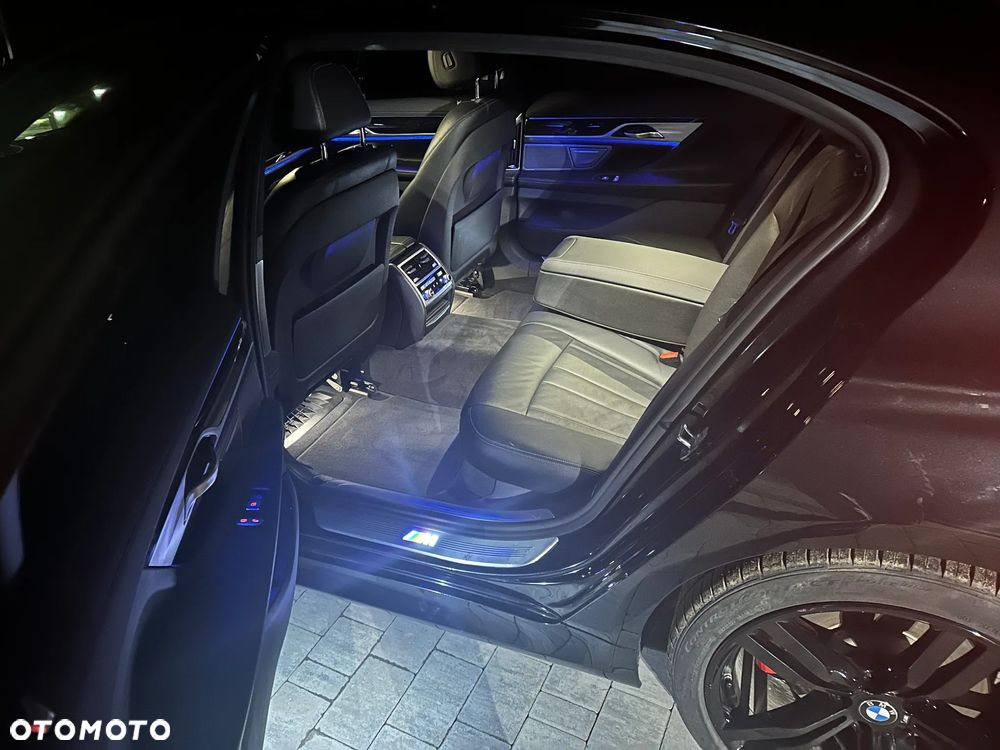 BMW Seria 7 740i - 34