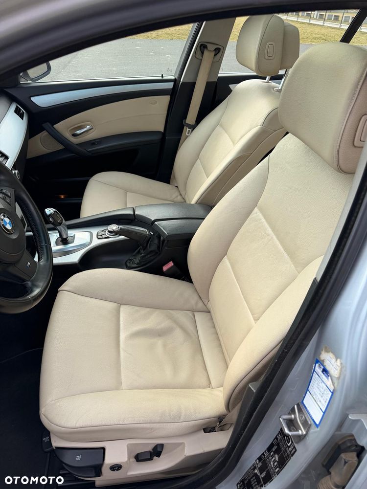 BMW Seria 5 525d xDrive - 12