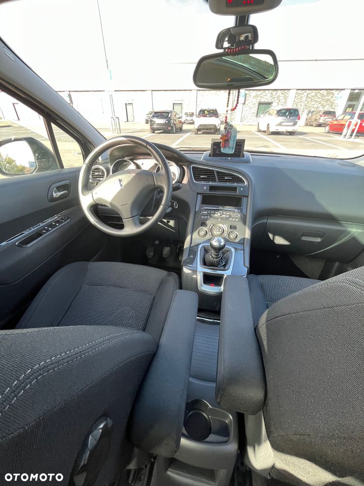 Peugeot 5008 - 8