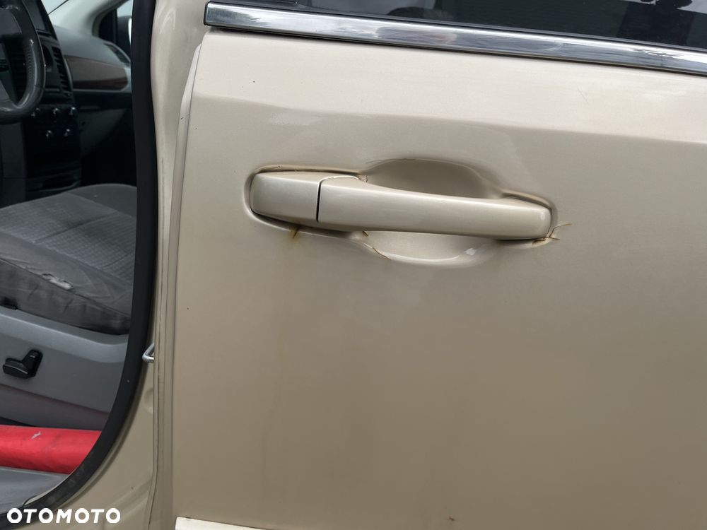 Chrysler Town & Country - 24