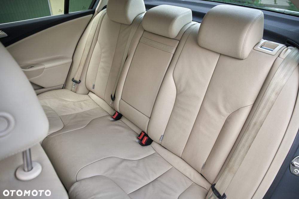 Volkswagen Passat - 30