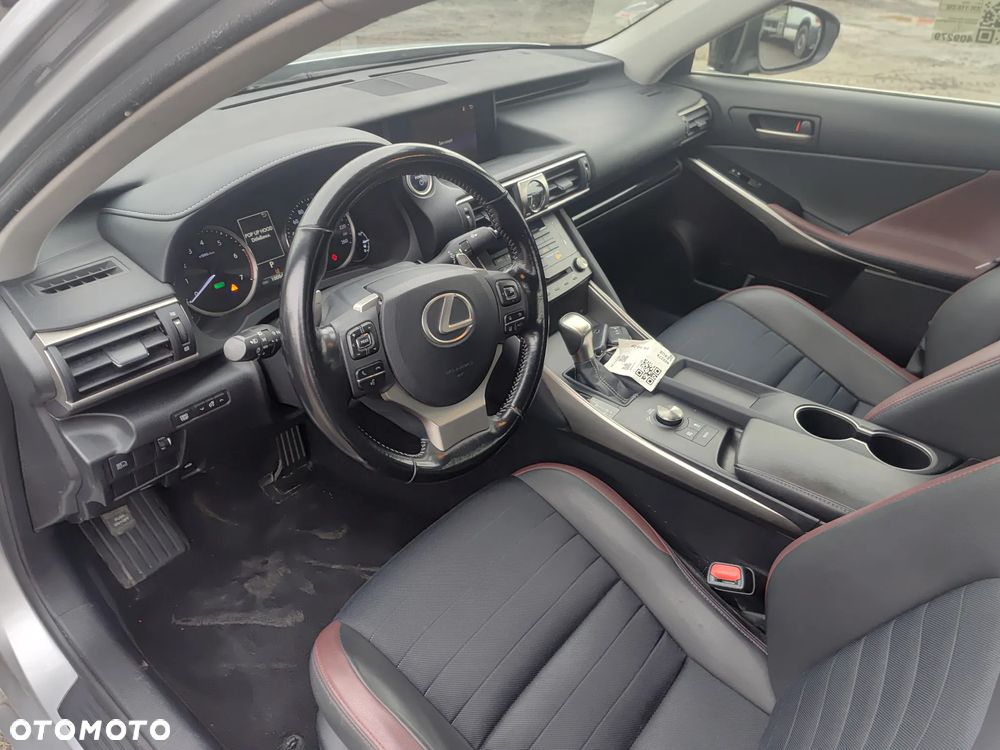Lexus IS - 30