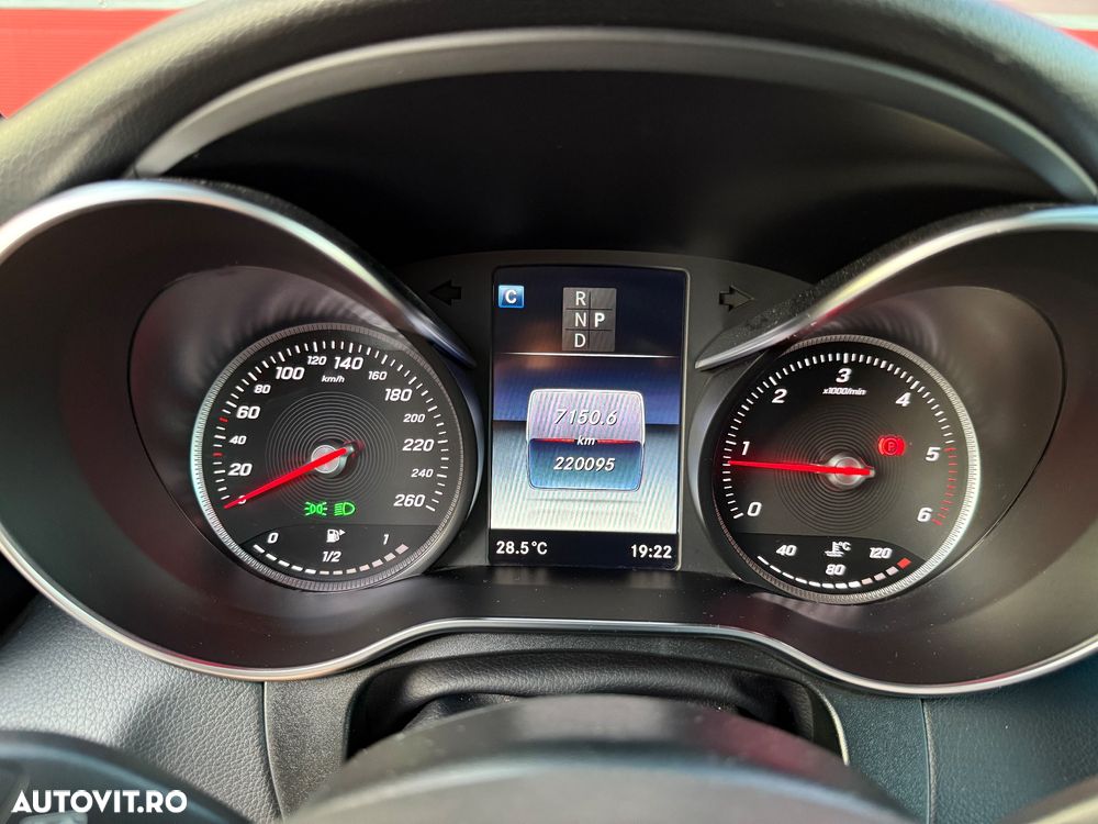 Mercedes-Benz GLC - 32