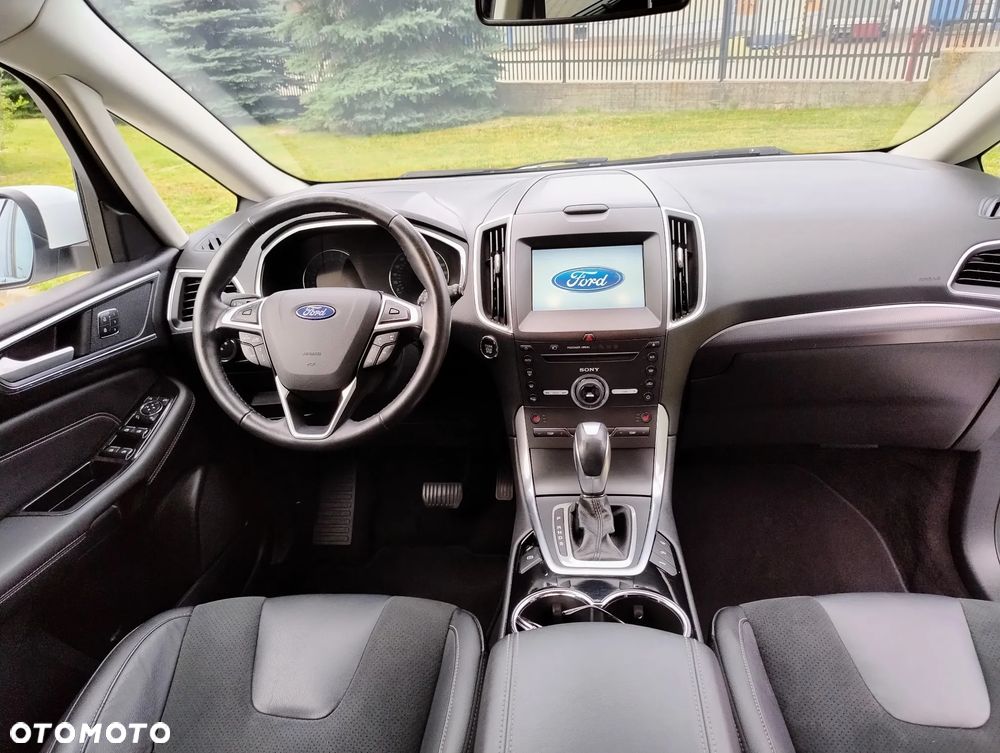 Ford S-Max - 12