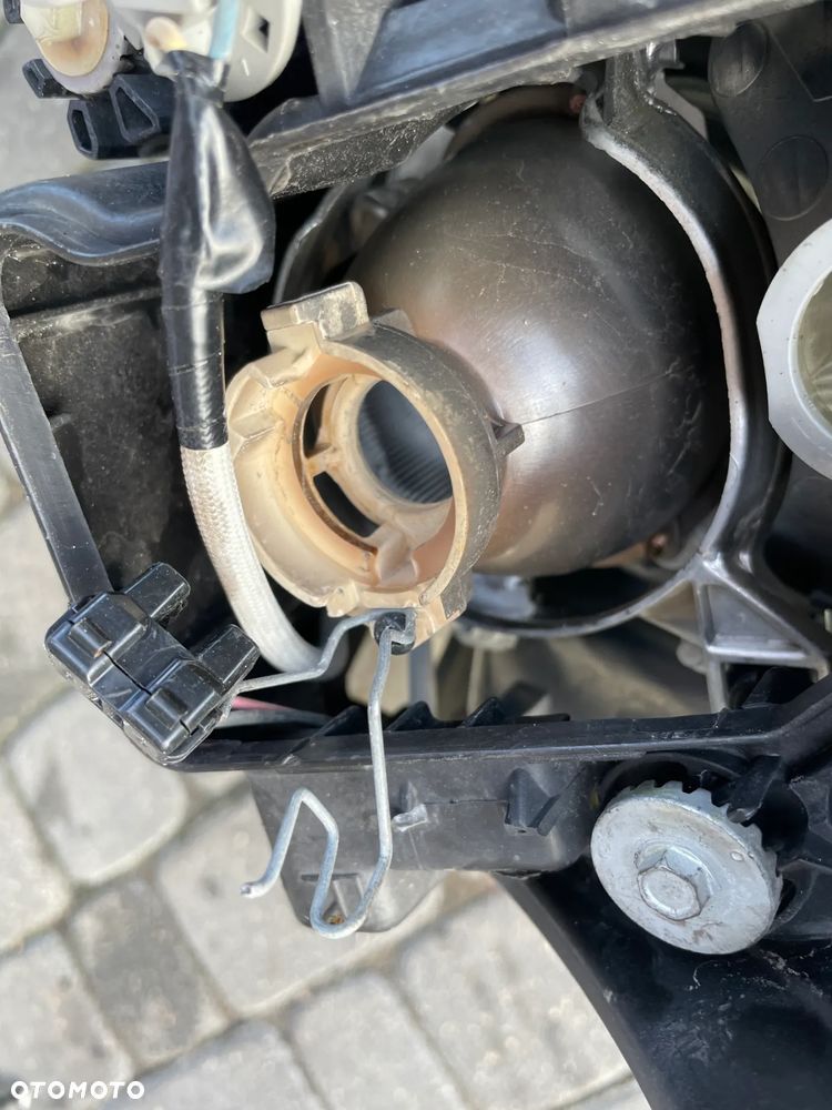 TOYOTA AVENSIS T25 03- LAMPA PRAWA REFLEKTOR PRZÓD ORYGINAŁ EUROPA - 3