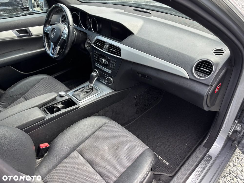 Mercedes-Benz Klasa C 250 (BlueTEC) d 4Matic 7G-TRONIC AMG Line - 23